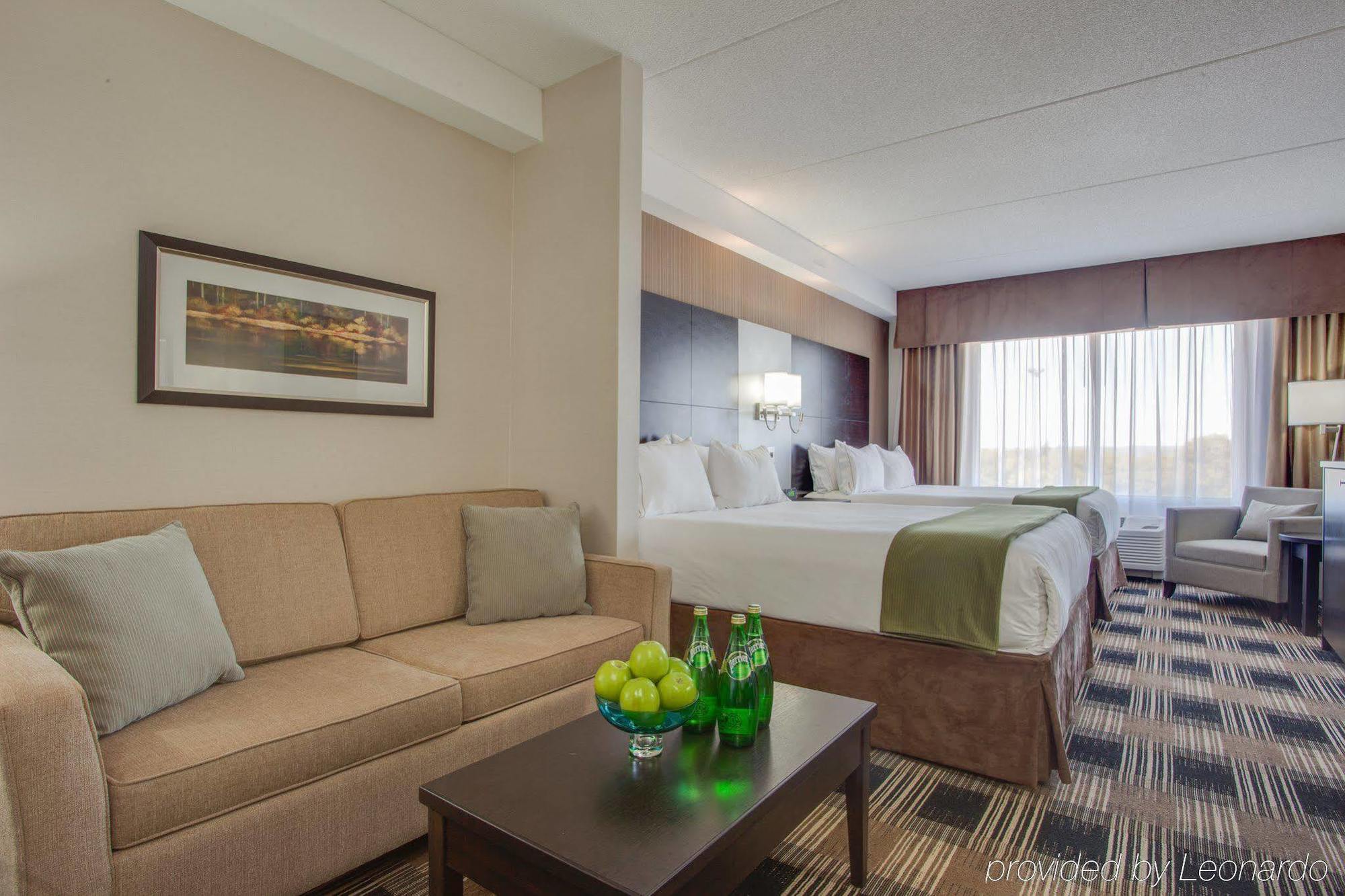 Holiday Inn Express & Suites Ottawa East-Orleans By Ihg Exterior foto